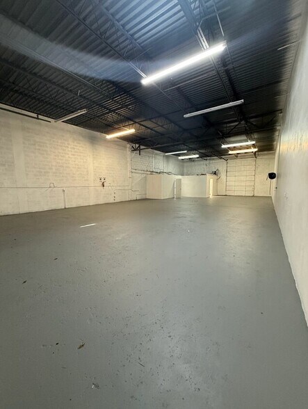 7641 Hooper Rd, West Palm Beach, FL à louer - Photo du bâtiment - Image 3 de 8