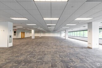 565 Taxter Rd, Elmsford, NY for lease Interior Photo- Image 2 of 6