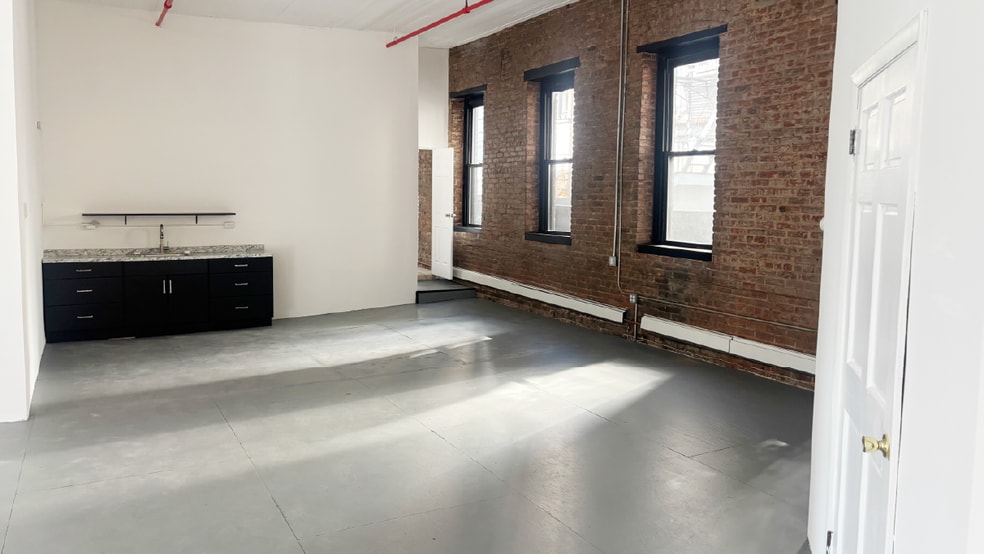 148 India St, Brooklyn, NY for lease - Building Photo - Image 2 of 4