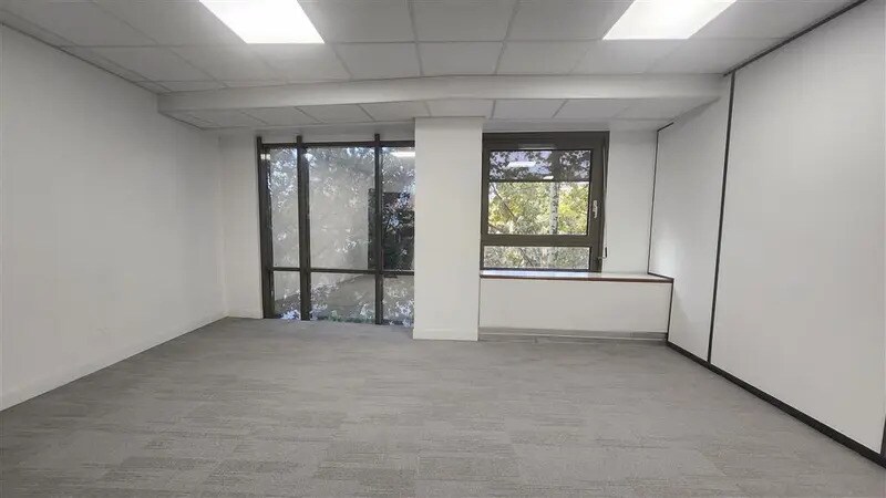 Bureau dans La Garenne-Colombes à louer - Photo du bâtiment - Image 1 de 6