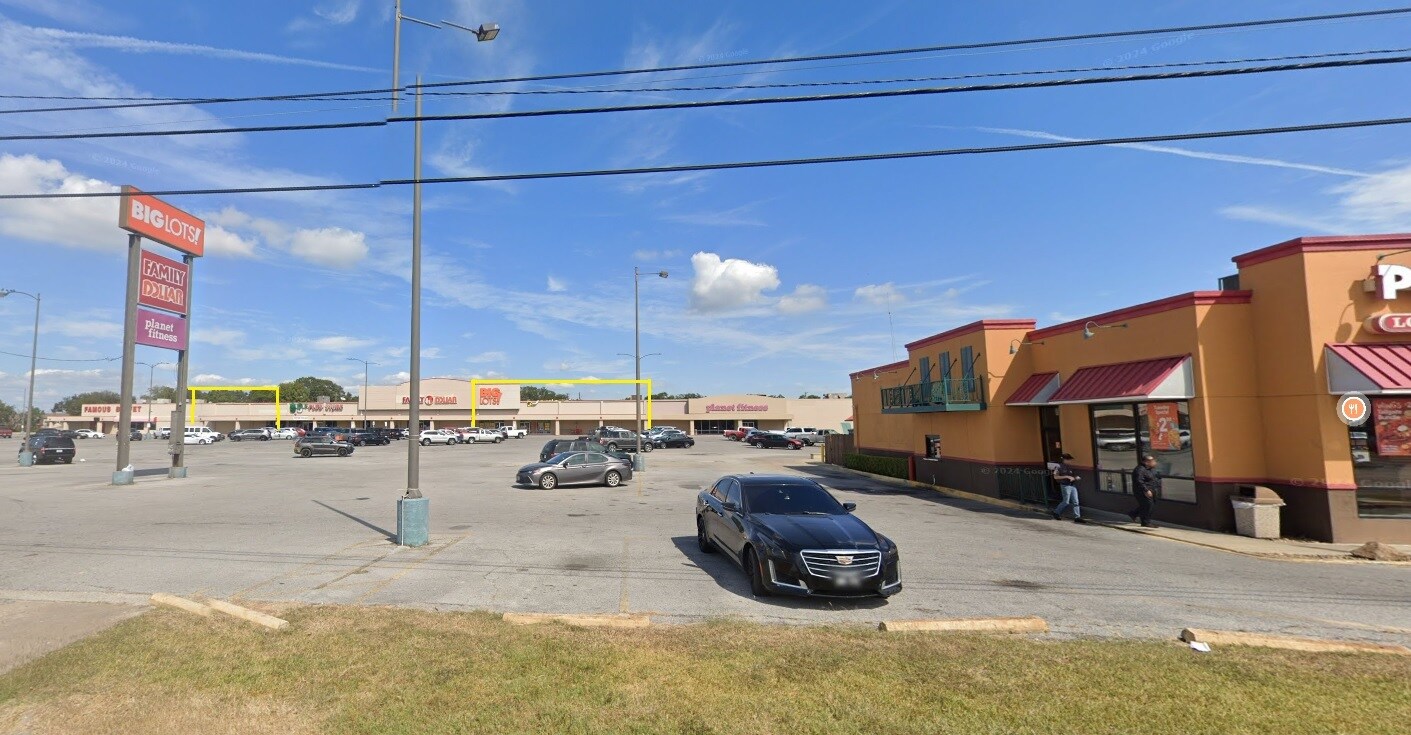 4900-5180 Twin City Hwy, Groves, TX à louer Photo du bâtiment- Image 1 de 4