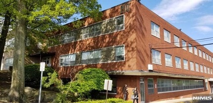 190-210 Sylvan Ave, Englewood Cliffs, NJ à louer Photo intérieure- Image 1 de 12