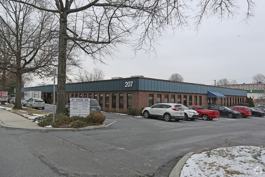 207 House Ave, Camp Hill, PA à louer - Photo du bâtiment - Image 2 de 3