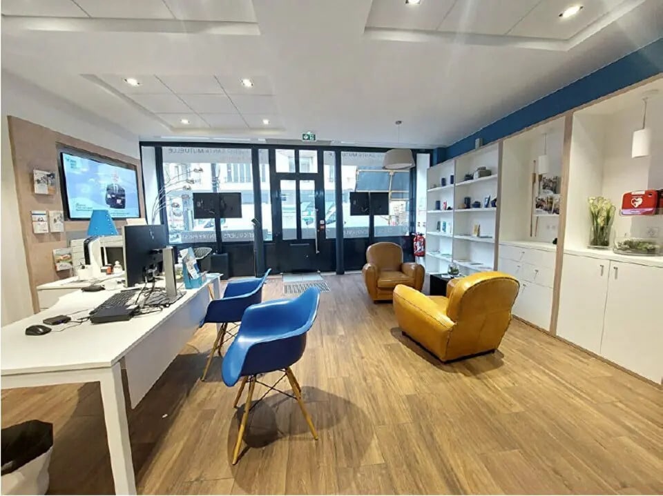 Retail in Paris for lease Interior Photo- Image 1 of 7