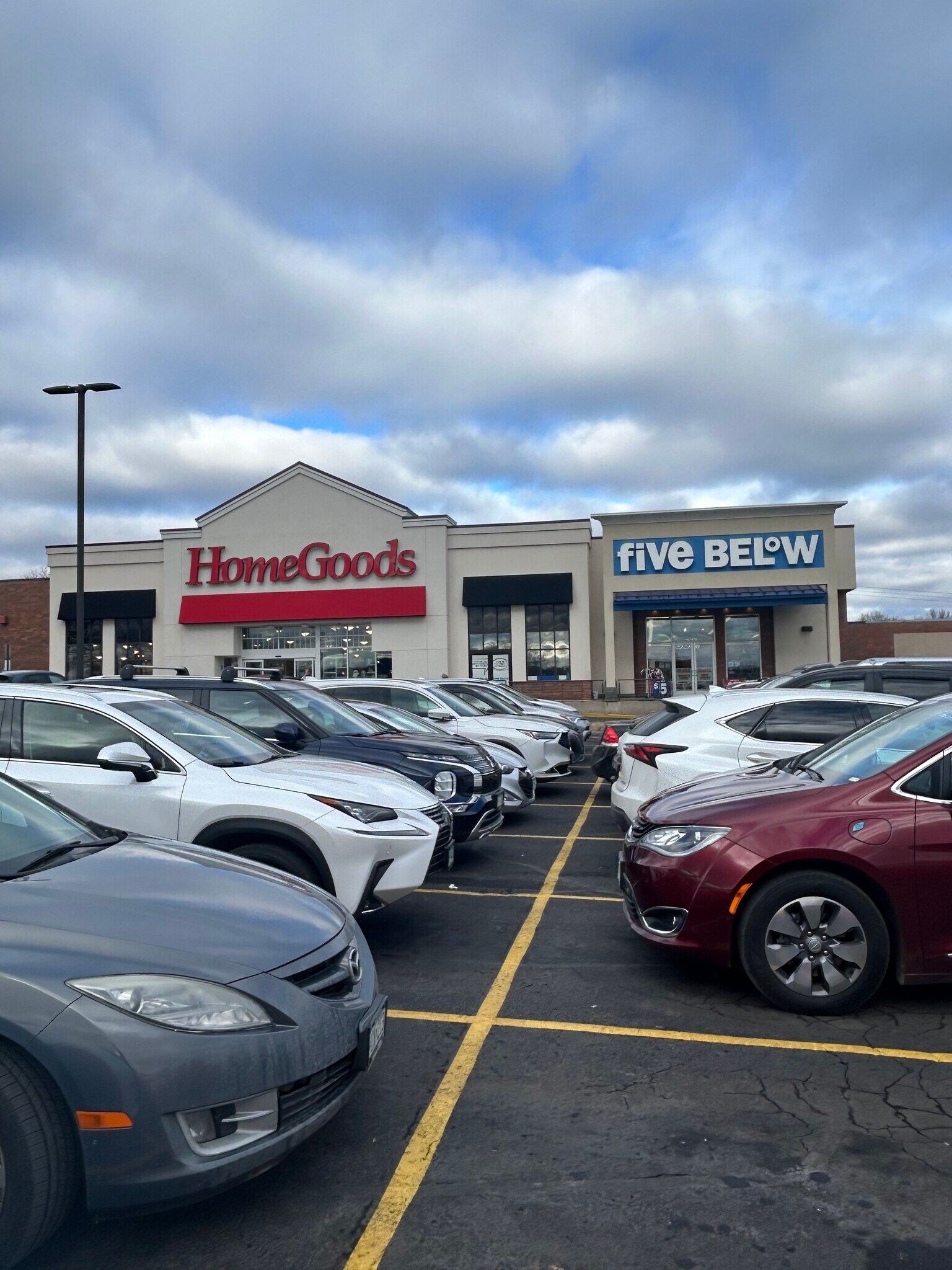 2480 N Fairview Ave N, Roseville, MN à louer Photo du bâtiment- Image 1 de 22