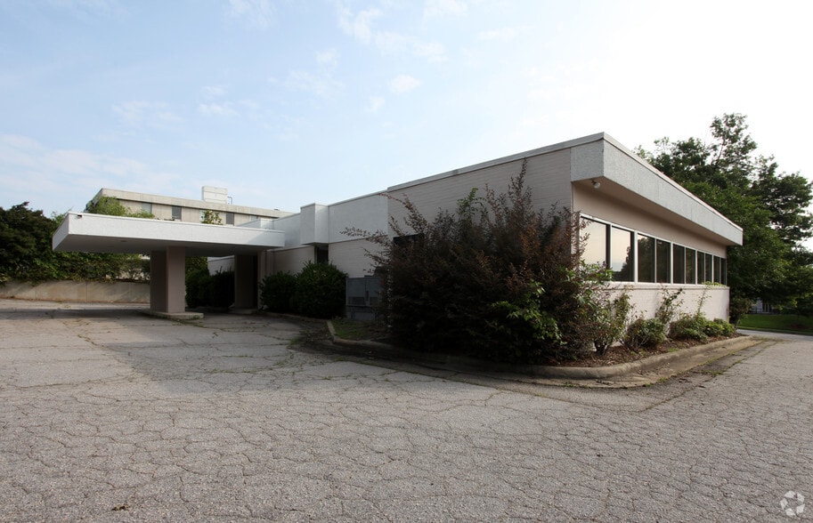 3613 Haworth Dr, Raleigh, NC for sale - Building Photo - Image 2 of 3