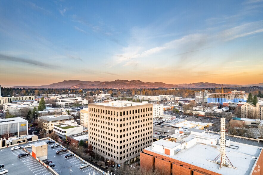 975 Oak St, Eugene, OR à louer - Aérien - Image 2 de 9