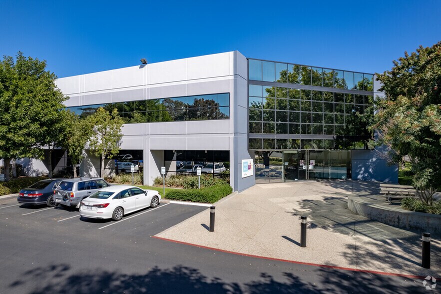 12781 Schabarum Ave, Irwindale, CA à louer - Photo du bâtiment - Image 1 de 5