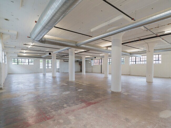 Plus de détails pour 2275 Bridge St, Philadelphia, PA - Bureau, Local d'activités à louer