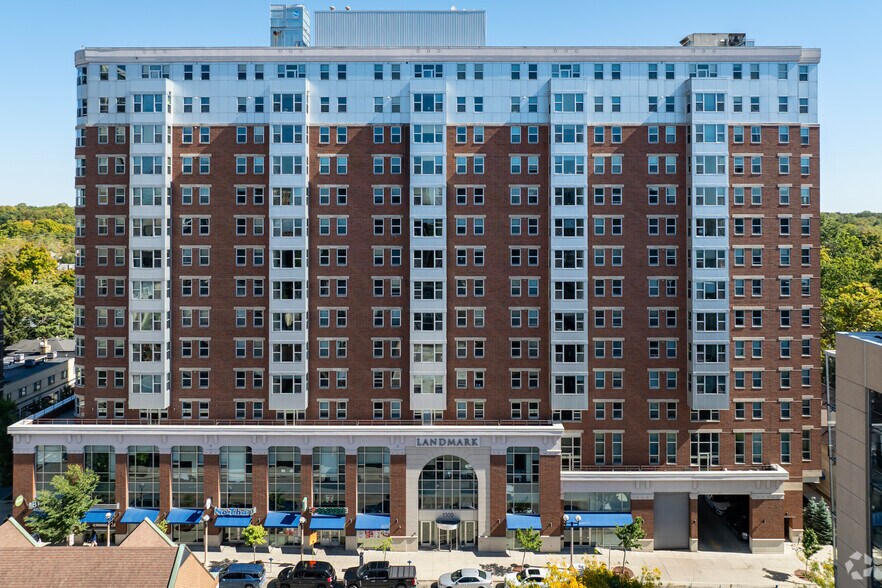 1300 S University Ave, Ann Arbor, MI à louer - Photo du bâtiment - Image 2 de 31