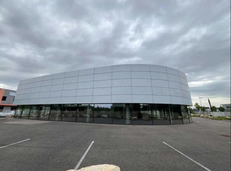 Office in Saint-Priest for lease - Building Photo - Image 2 of 15