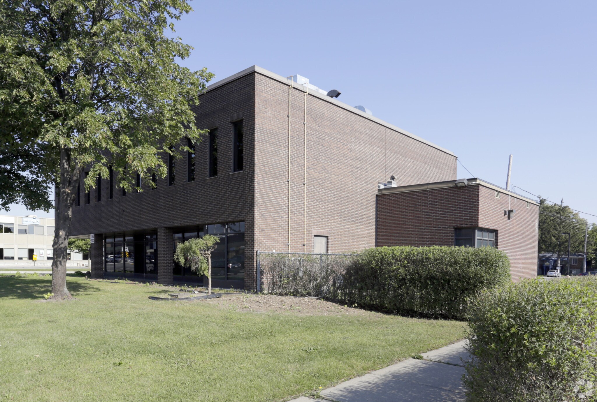 198-200 Boul Du Curé-Labelle, Sainte-Thérèse, QC à louer Photo principale- Image 1 de 3