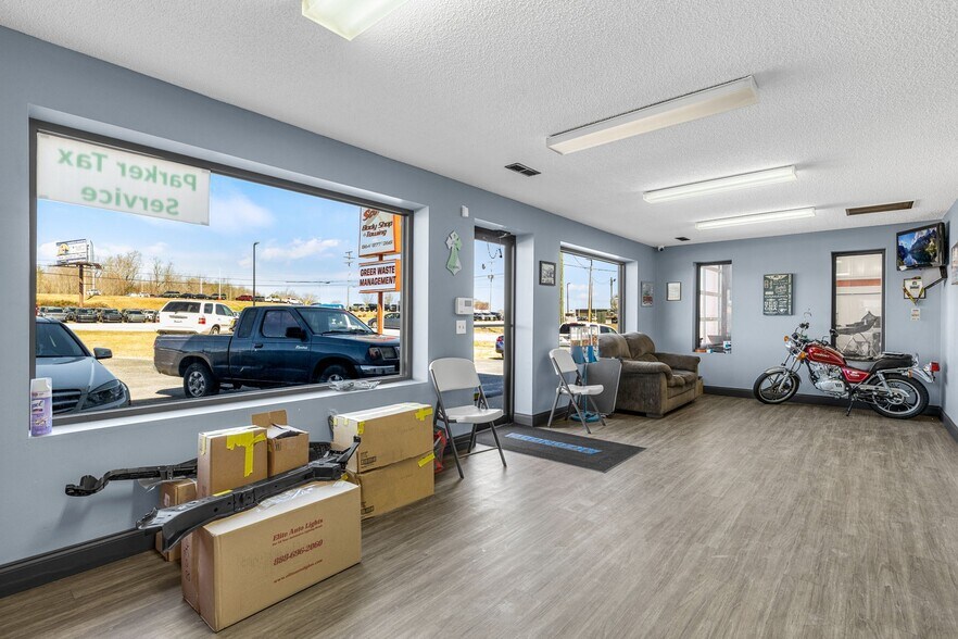 13817 E Wade Hampton Blvd, Greer, SC à vendre - Photo intérieure - Image 3 de 13