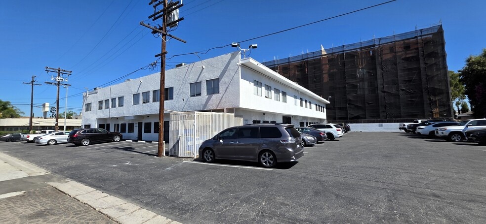 6308 Woodman Ave, Van Nuys, CA for lease - Building Photo - Image 2 of 13