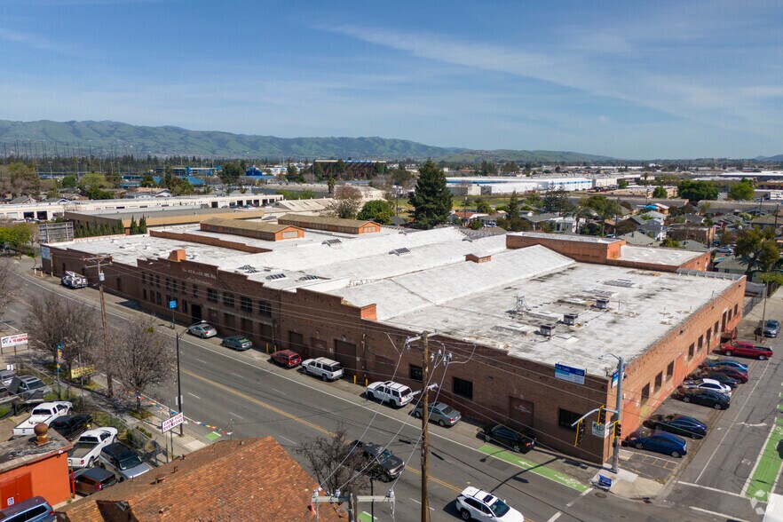 1102 S 3rd St, San Jose, CA à vendre - Photo du bâtiment - Image 1 de 11