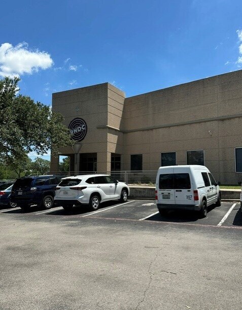 2101 E Saint Elmo Rd, Austin, TX à louer Photo du bâtiment- Image 1 de 5