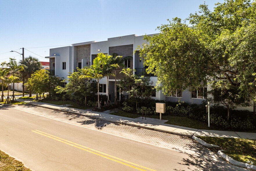 1421 SW 24th Ct, Fort Lauderdale, FL à vendre - Photo du bâtiment - Image 3 de 5