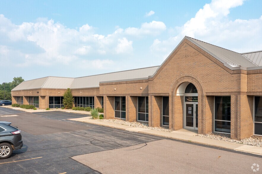 17225 Federal Dr, Allen Park, MI à vendre - Photo du bâtiment - Image 3 de 8