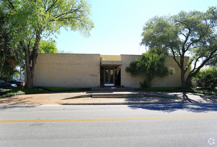 420 Baltimore Ave, San Antonio, TX à vendre - Photo du bâtiment - Image 3 de 6