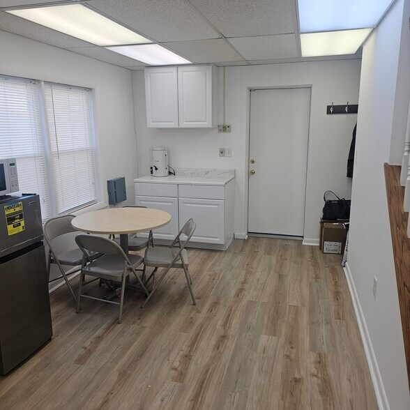 8609 Old Harford Rd, Baltimore, MD à louer - Photo du bâtiment - Image 3 de 18