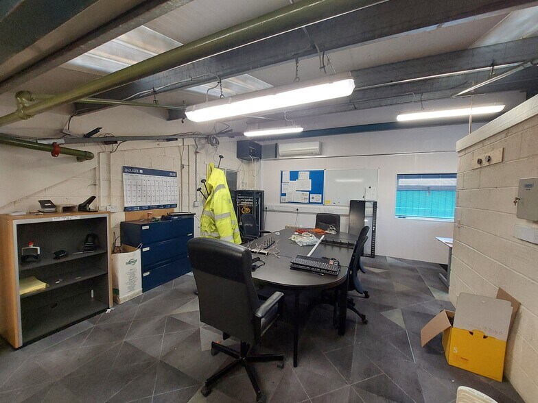 33 Ladeside Gdns, Kilbirnie à louer - Photo du bâtiment - Image 3 de 5