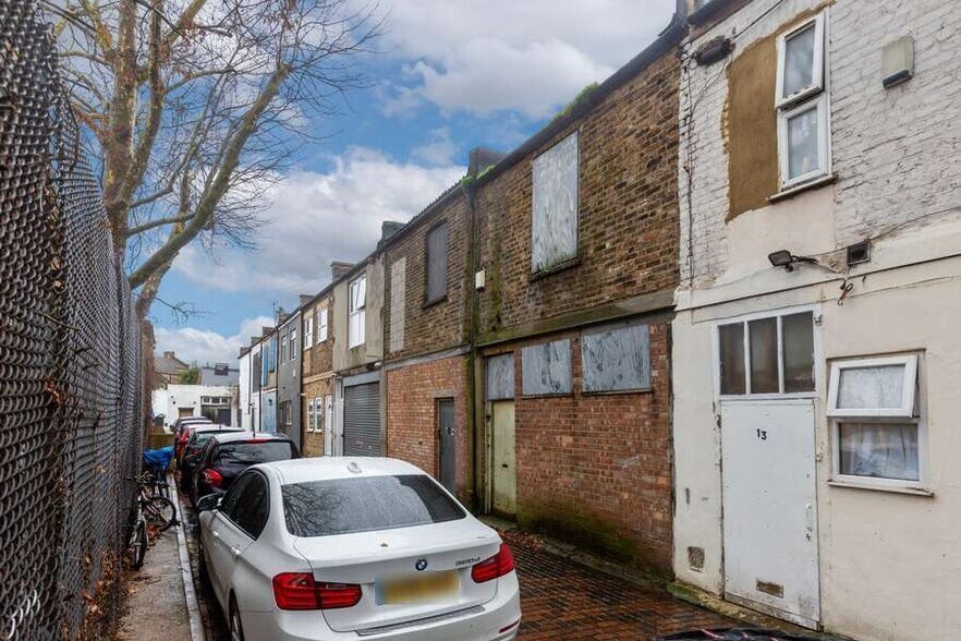 555-557 High Rd, Londres à vendre - Photo du bâtiment - Image 2 de 3