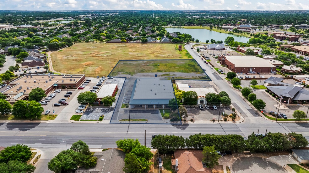 7705 Quaker Ave, Lubbock, TX à vendre - Photo du bâtiment - Image 3 de 63