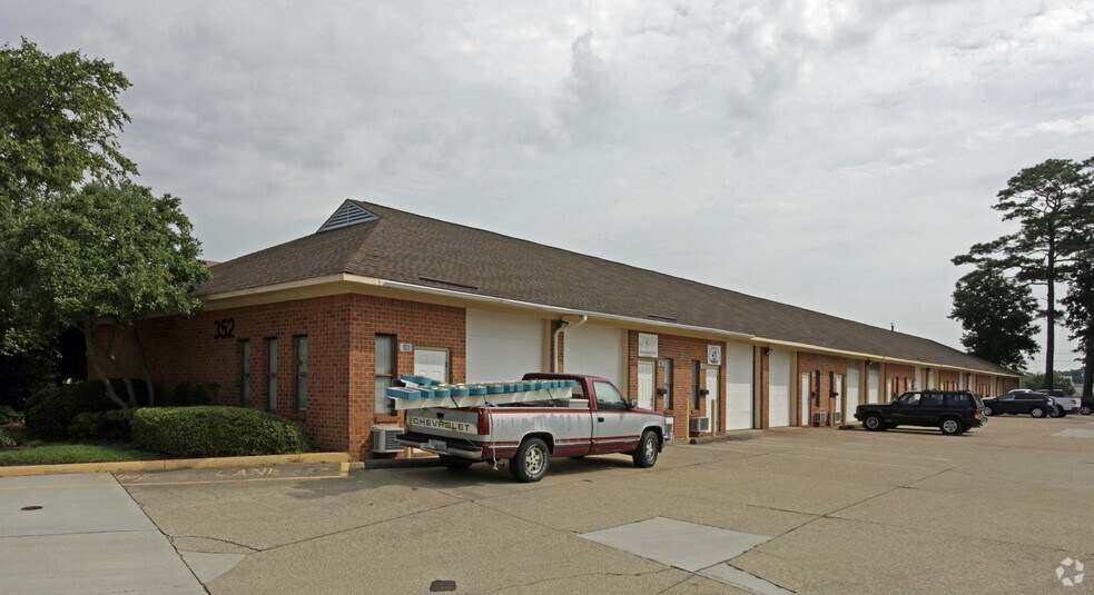 350-352 Cleveland Pl, Virginia Beach, VA for lease - Primary Photo - Image 1 of 5