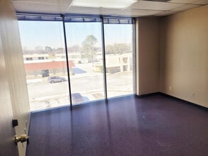 415 E Airport Fwy, Irving, TX à vendre Photo intérieure- Image 1 de 11