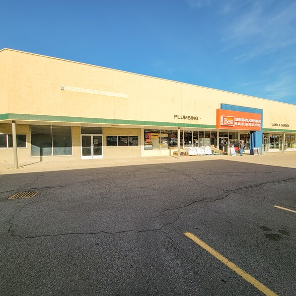 601-637 Central Ctr, Chillicothe, OH for lease - Building Photo - Image 3 of 7