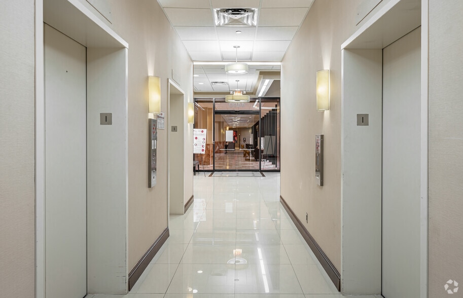 4400 Pga Blvd, Palm Beach Gardens, FL for lease - Lobby - Image 3 of 24