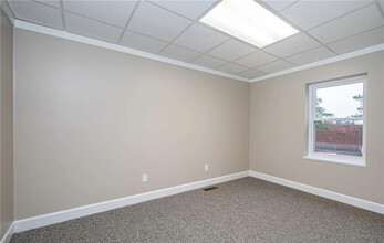 1241 Mall Dr, North Chesterfield, VA à louer Photo intérieure- Image 2 de 13