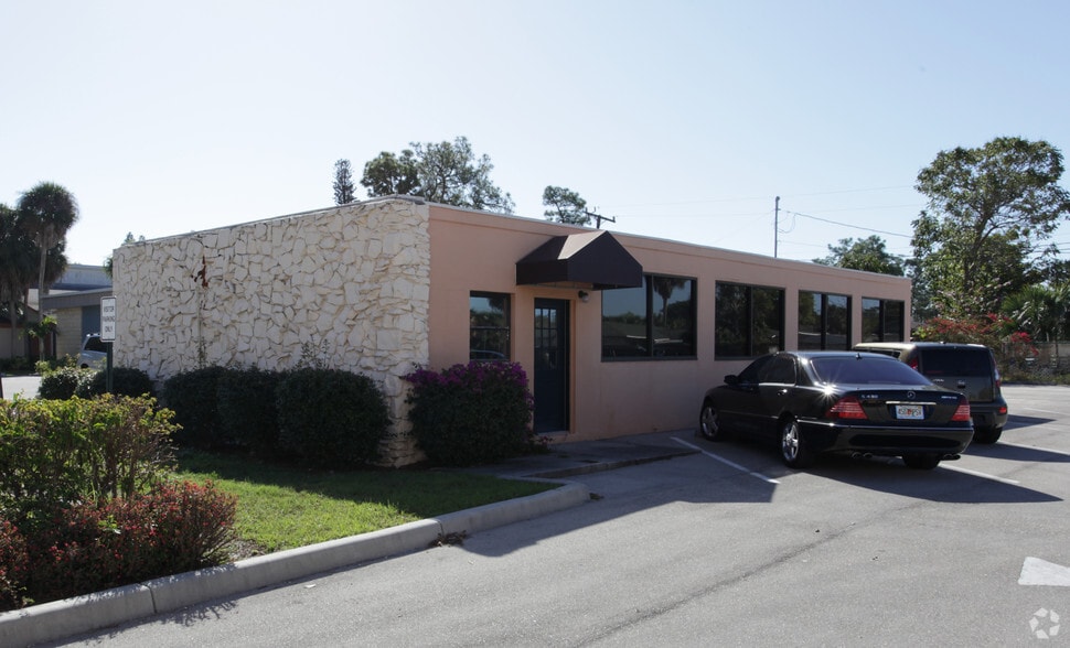 1620 Medical Ln, Fort Myers, FL à louer - Photo principale - Image 2 de 5