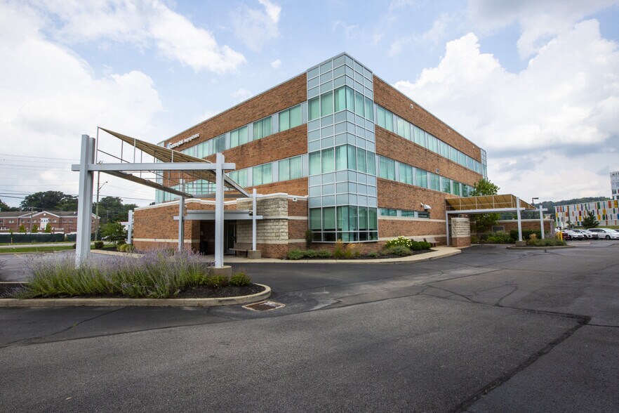4850 Red Bank Rd, Cincinnati, OH à louer - Photo du bâtiment - Image 2 de 4