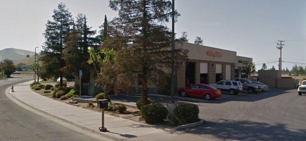 730 S Plano St, Porterville, CA à louer - Photo du bâtiment - Image 2 de 2