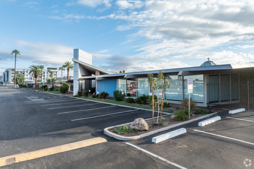 N 16th St, Phoenix, AZ à louer - Photo du bâtiment - Image 3 de 15