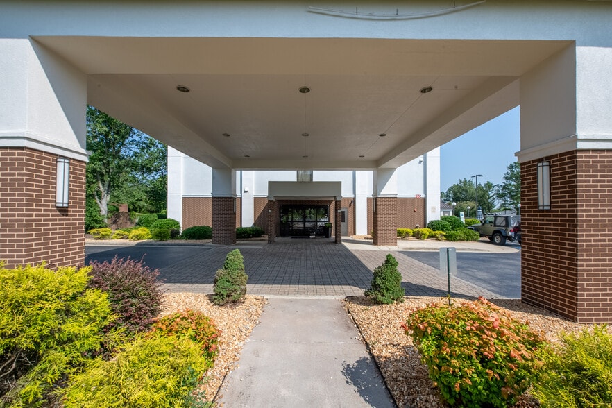 100 Hampton Dr, Garner, NC for sale - Building Photo - Image 3 of 3