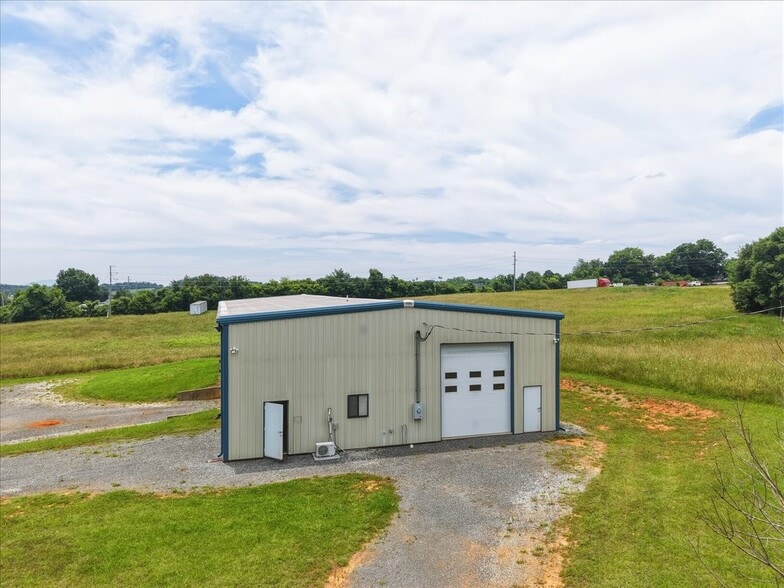 965 Epco Dr, Dandridge, TN for lease - Building Photo - Image 2 of 10