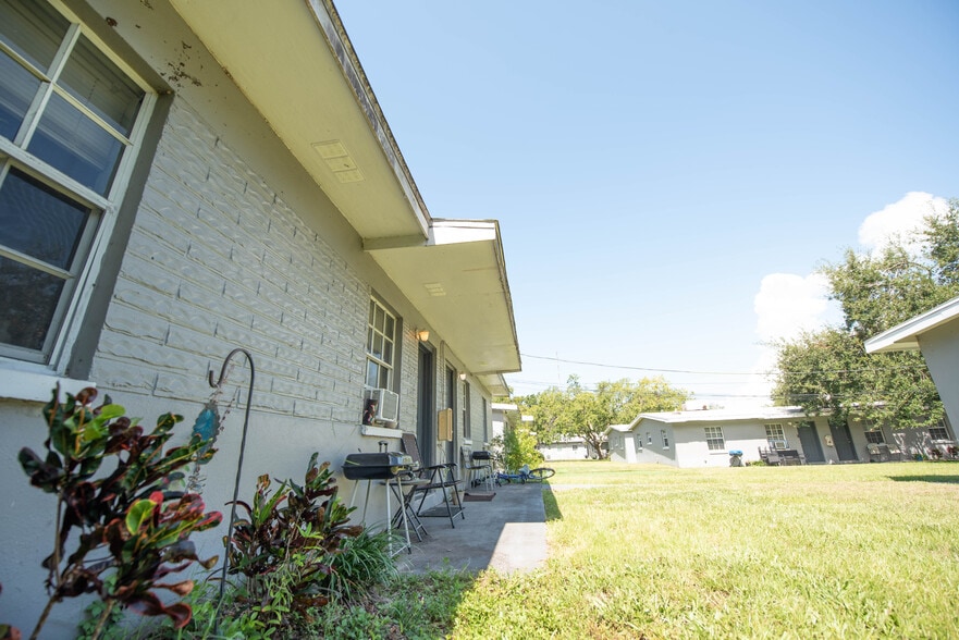 1101 Tuskawilla Dr, Clearwater, FL for sale - Building Photo - Image 3 of 18