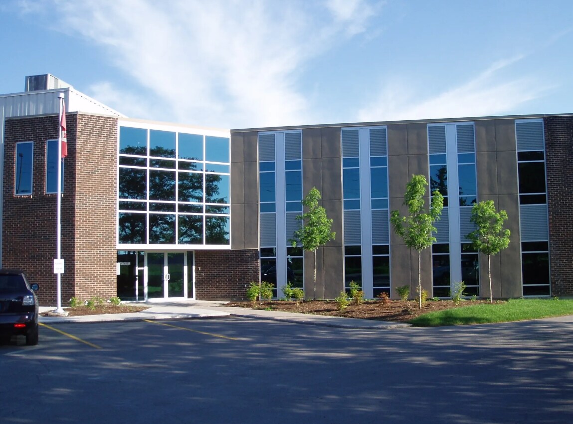 62 Steacie Dr, Ottawa, ON à louer Photo du bâtiment- Image 1 de 8