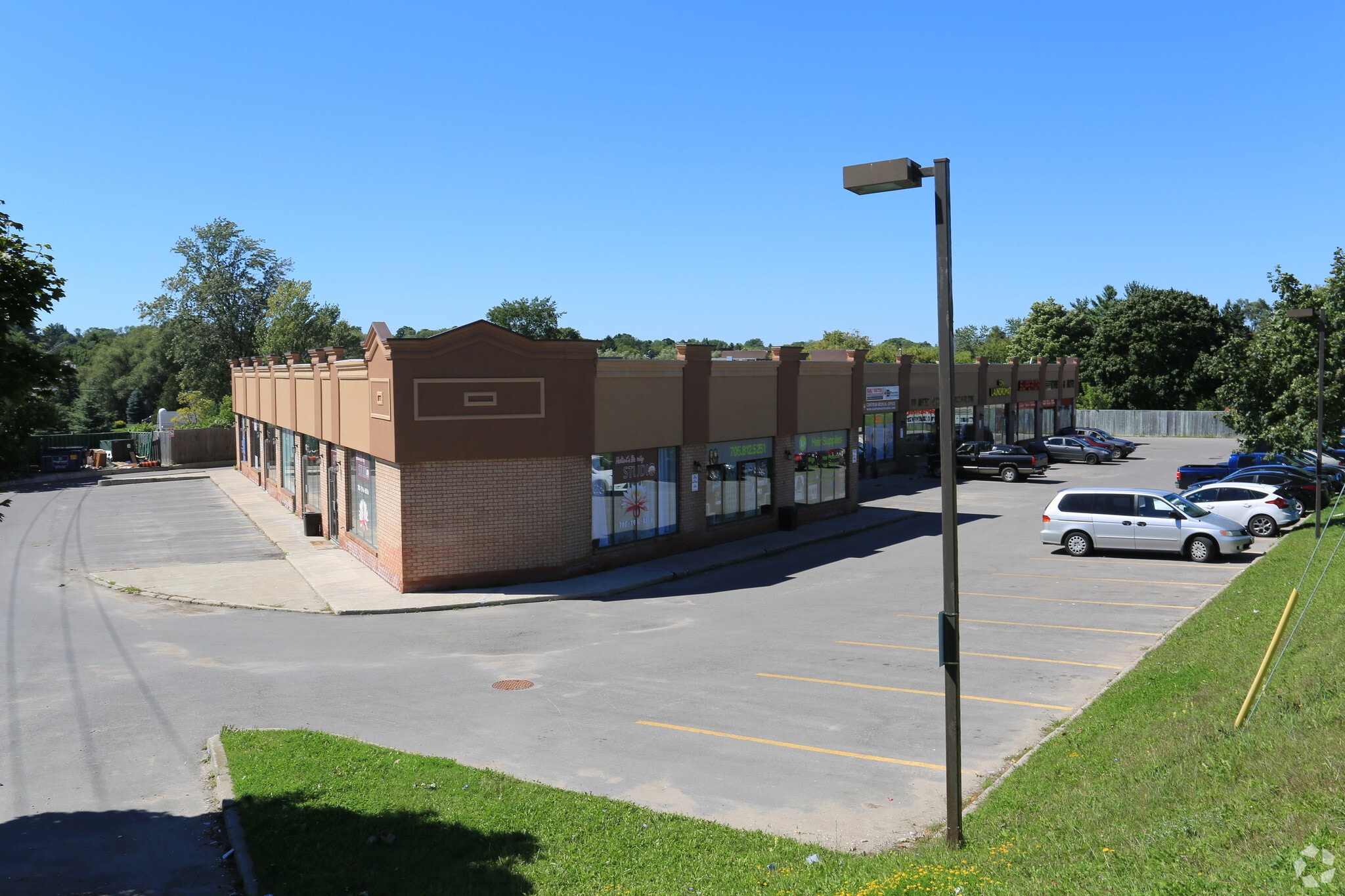 384 Yonge St, Barrie, ON à vendre Photo principale- Image 1 de 1