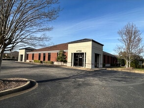 4751-4759 Woodmere Blvd, Montgomery, AL for lease Interior Photo- Image 1 of 5