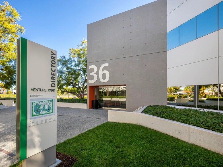 2 Executive Cir, Irvine, CA à louer - Photo du bâtiment - Image 3 de 50