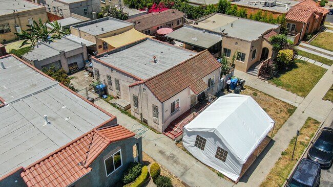 More details for 2056 W 67th St, Los Angeles, CA - Multifamily for Sale
