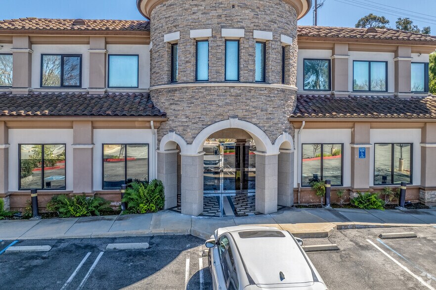 311 Haigh Rd, Thousand Oaks, CA à vendre - Photo du bâtiment - Image 2 de 24