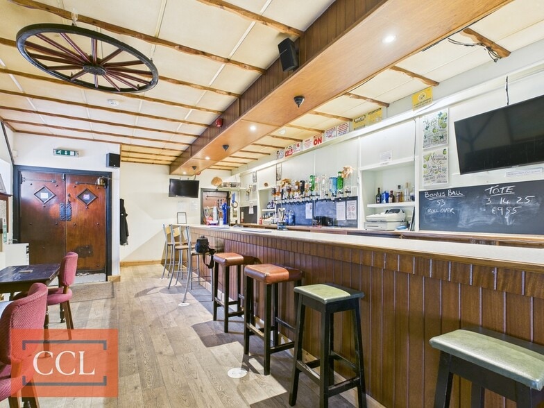 36 Harbour St, Elgin for sale - Interior Photo - Image 3 of 18