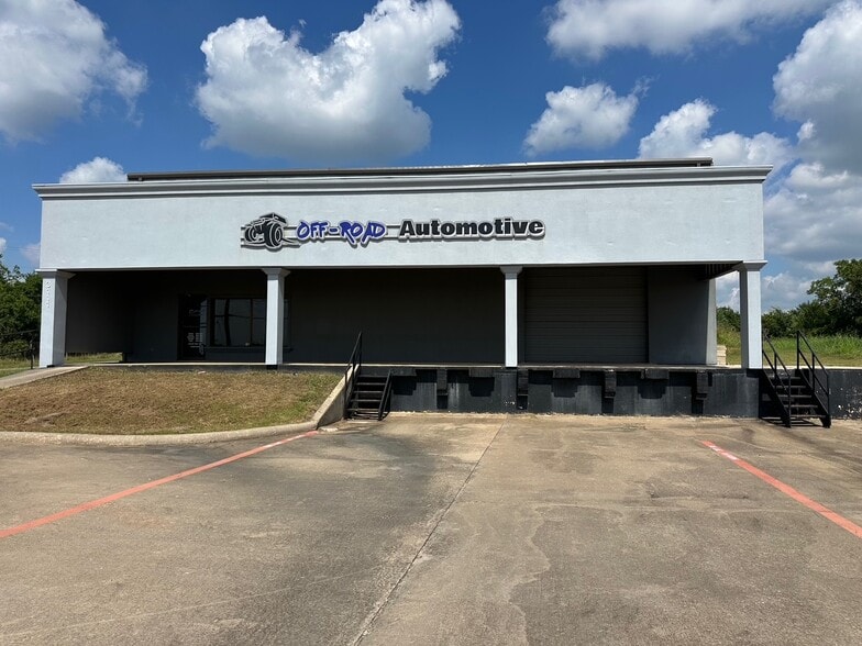 3111 S Travis St, Sherman, TX for lease - Building Photo - Image 1 of 16