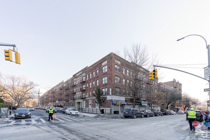 877 Franklin Ave, Brooklyn, NY à louer - Photo du bâtiment - Image 2 de 7