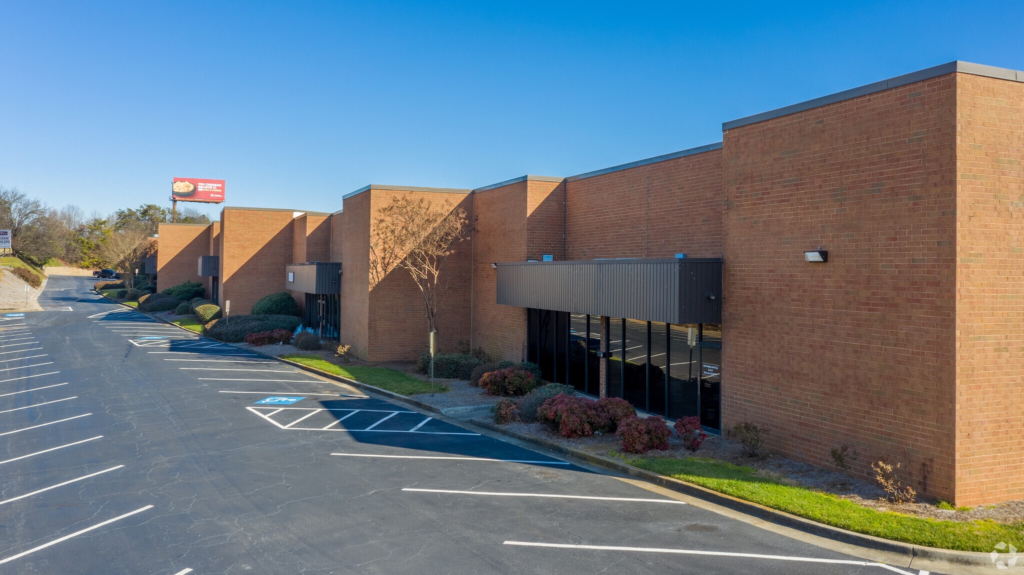 5855 Oakbrook Pky, Norcross, GA for lease Primary Photo- Image 1 of 6