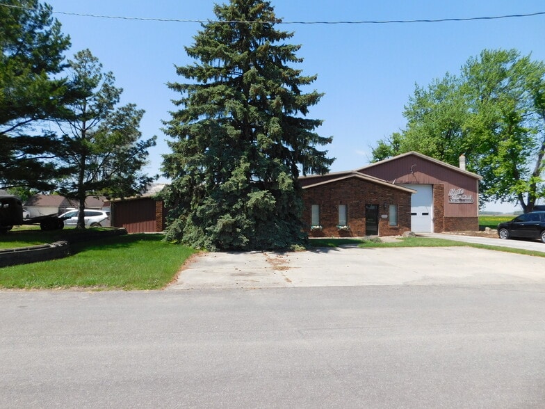 109 N Harrison St, Leesburg, IN for sale - Building Photo - Image 3 of 15